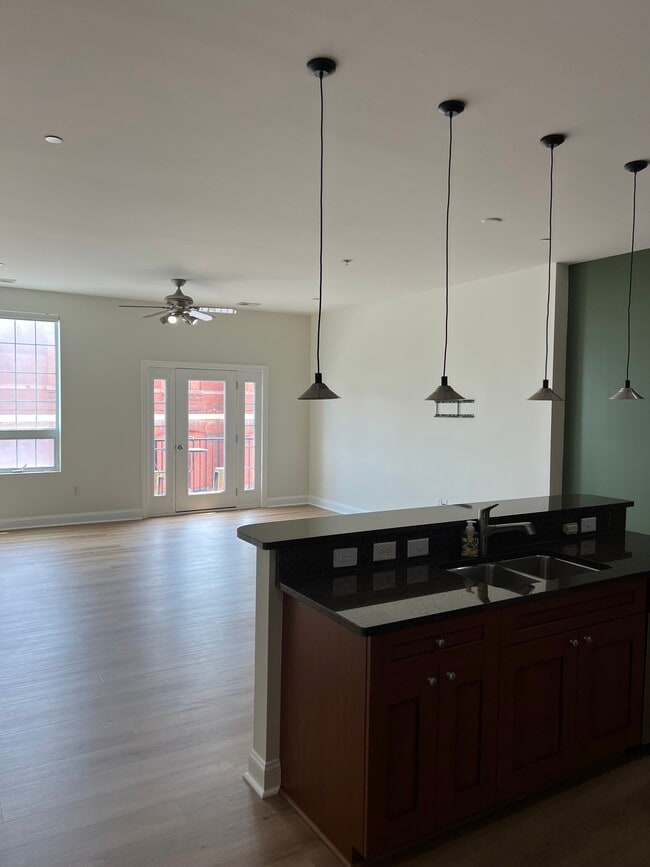 Building Photo - 360 S Elm St