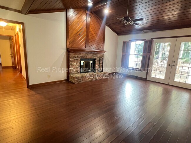 Foto del edificio - 7404 Valley Run Dr