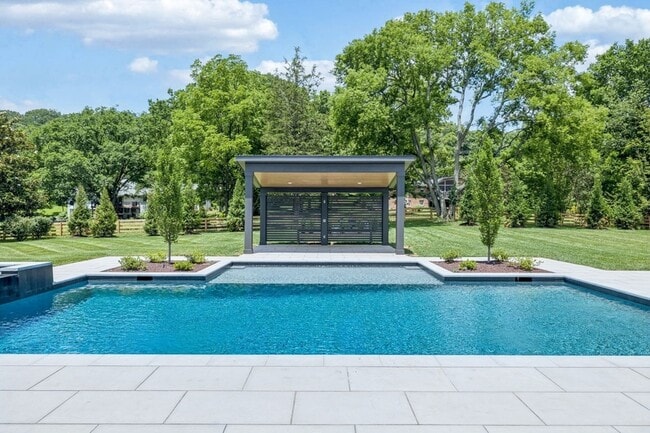 Building Photo - 5940 Robert E Lee Dr