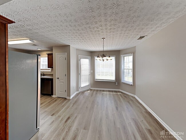 Building Photo - 404 Deer Run Ln