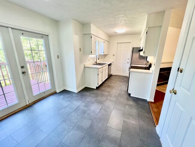 Foto del edificio - 717 Shady Springs Ln