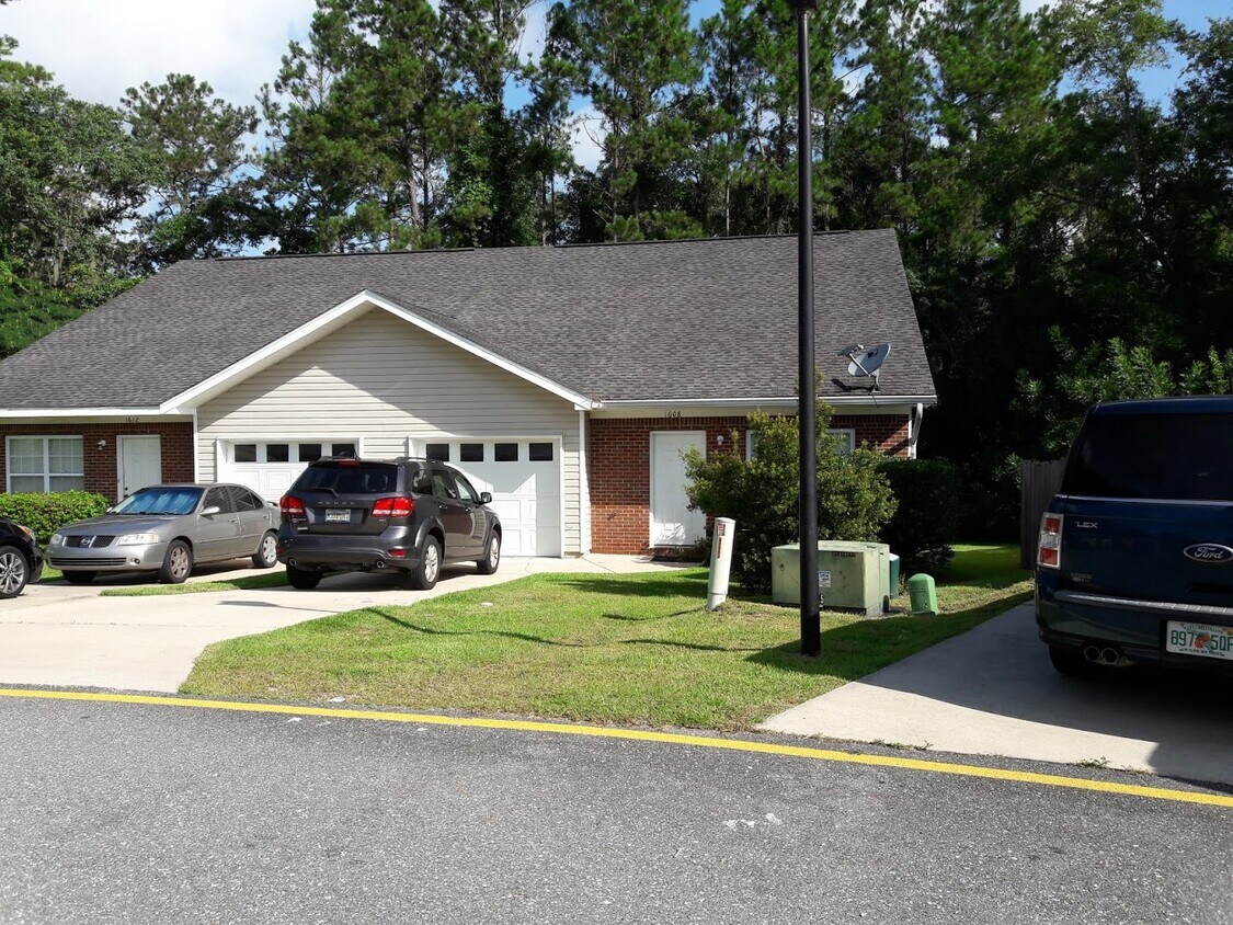 1608 Corey Wood Cir, Tallahassee, FL 32304 House Rental in