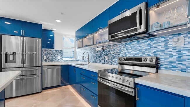 Foto del edificio - 7929 West Dr