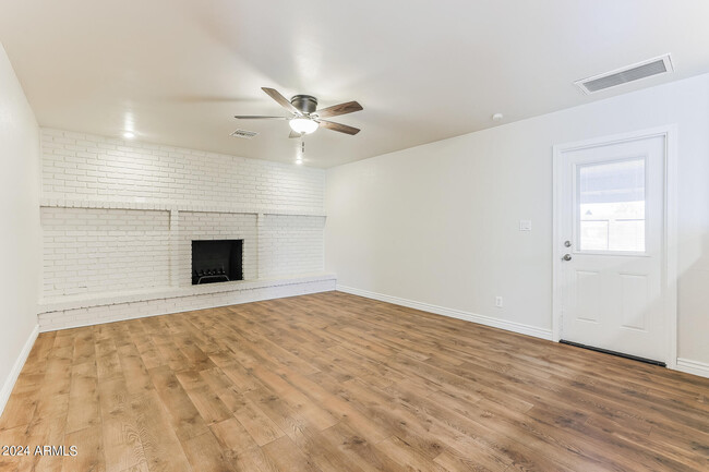 Foto del edificio - 1335 E Ellis Cir