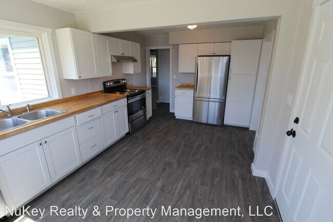 Building Photo - 3 br, 2 bath House - 1308 E. Lacrosse Ave.