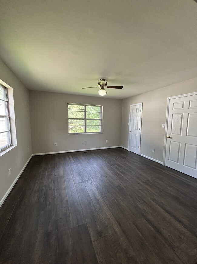 Building Photo - 3049 Highland Dr