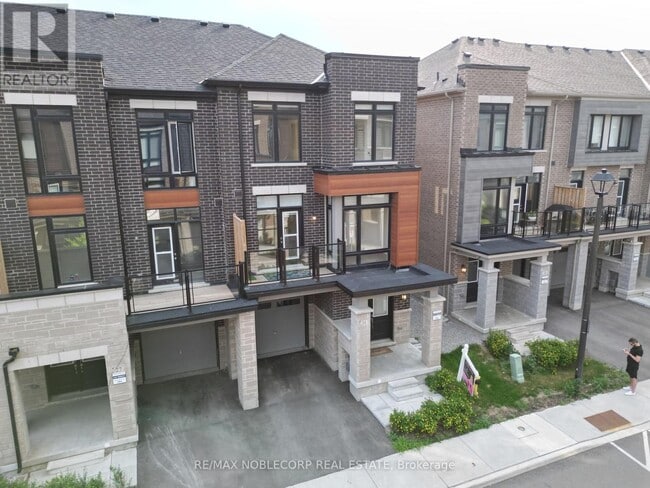 Building Photo - 31 Holyrood Cres