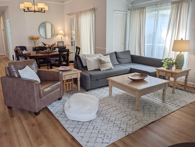 Foto del edificio - 810 Mill Creek Ln