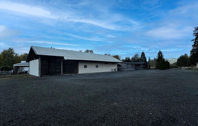 Building Photo - Look at this great 3 Bedroom House in Wins...
