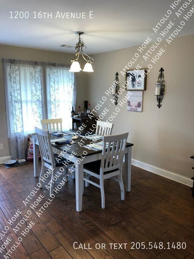 Building Photo - Great house close to campus!