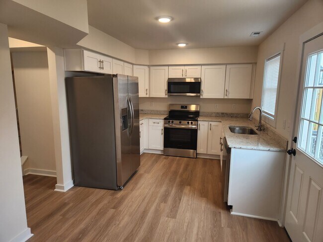 Foto del edificio - Blackstone-New Construction 3 Bed 2.5 Bath Townhouse-Fort Pickett Area