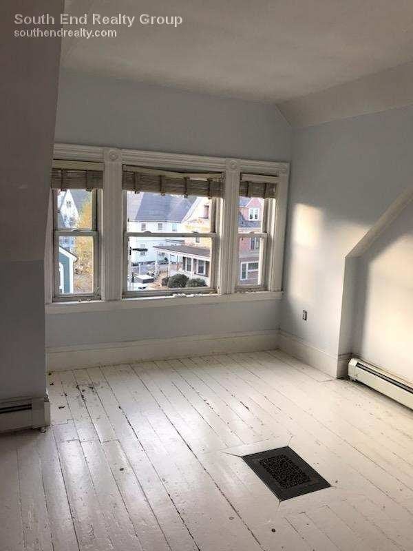 Building Photo - 31 Waldeck St