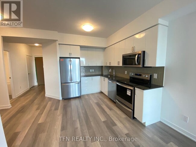 Photo du bâtiment - 1603 Eglinton Ave W