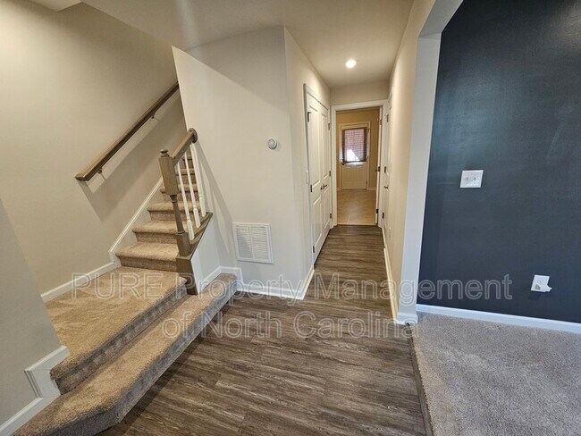 Building Photo - 1323 Ashbury St