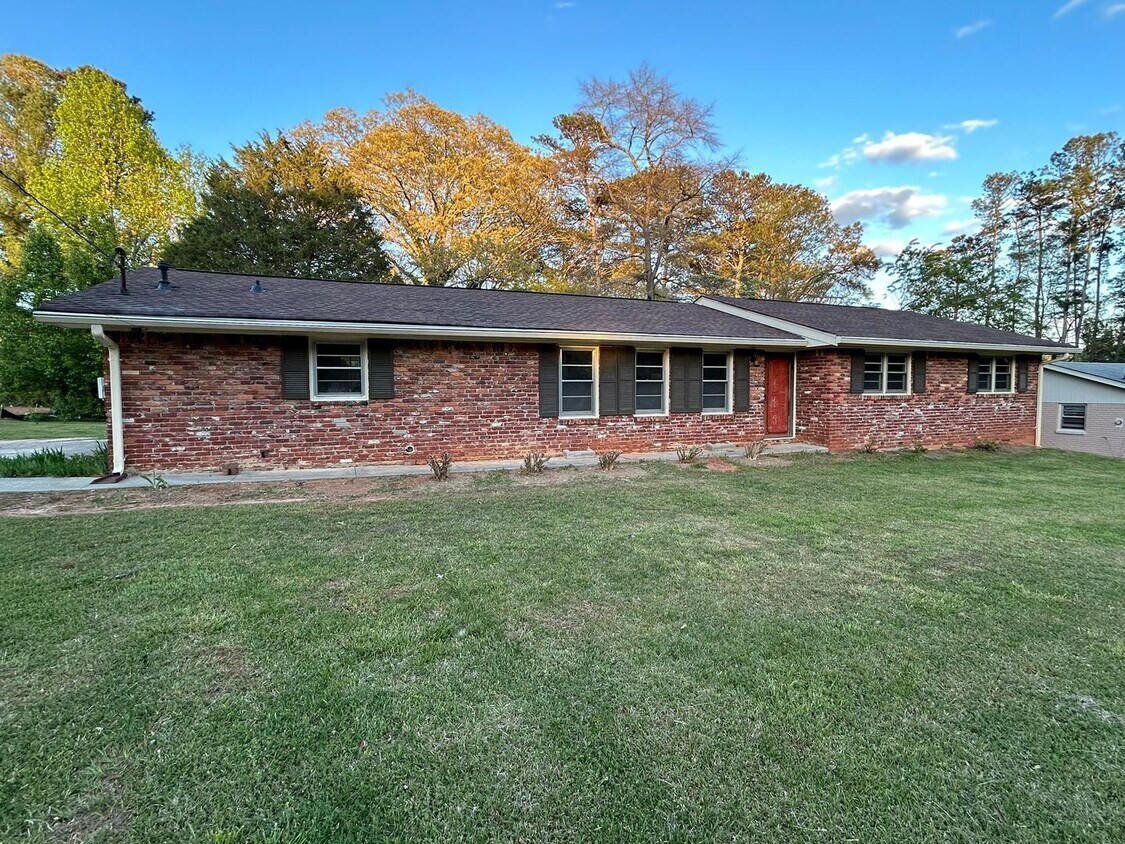 JUST LIKE NEW! Landlord just finishing up... - JUST LIKE NEW!  Landlord just finishing up...