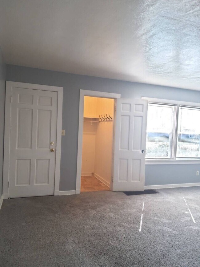 Building Photo - $500 OFF FIRST MONTH RENT - 2 Bedroom Ranc...