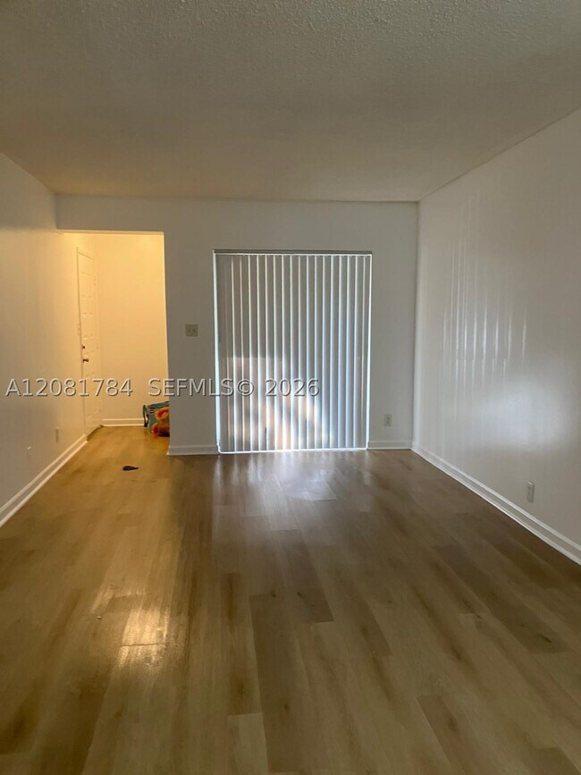 Foto del edificio - 3500 Gateway Dr