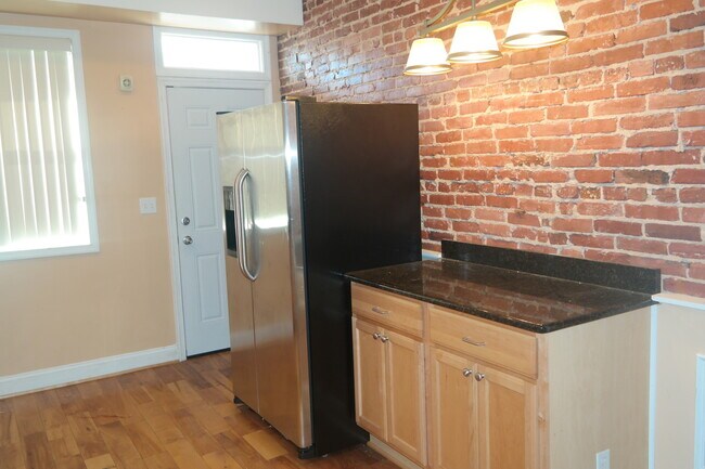 Foto del edificio - Charming 2 Bedroom/2.5 Bathroom Townhome in Linwood/Patterson Park, MD!