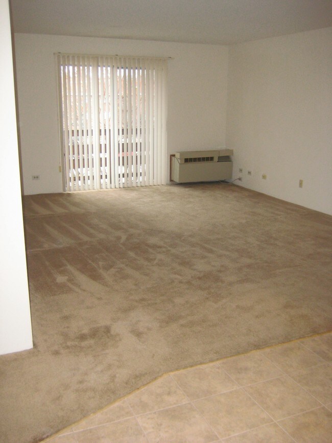 Heritage Green Apartments 5060 N Shaddle Ave Mundelein, IL