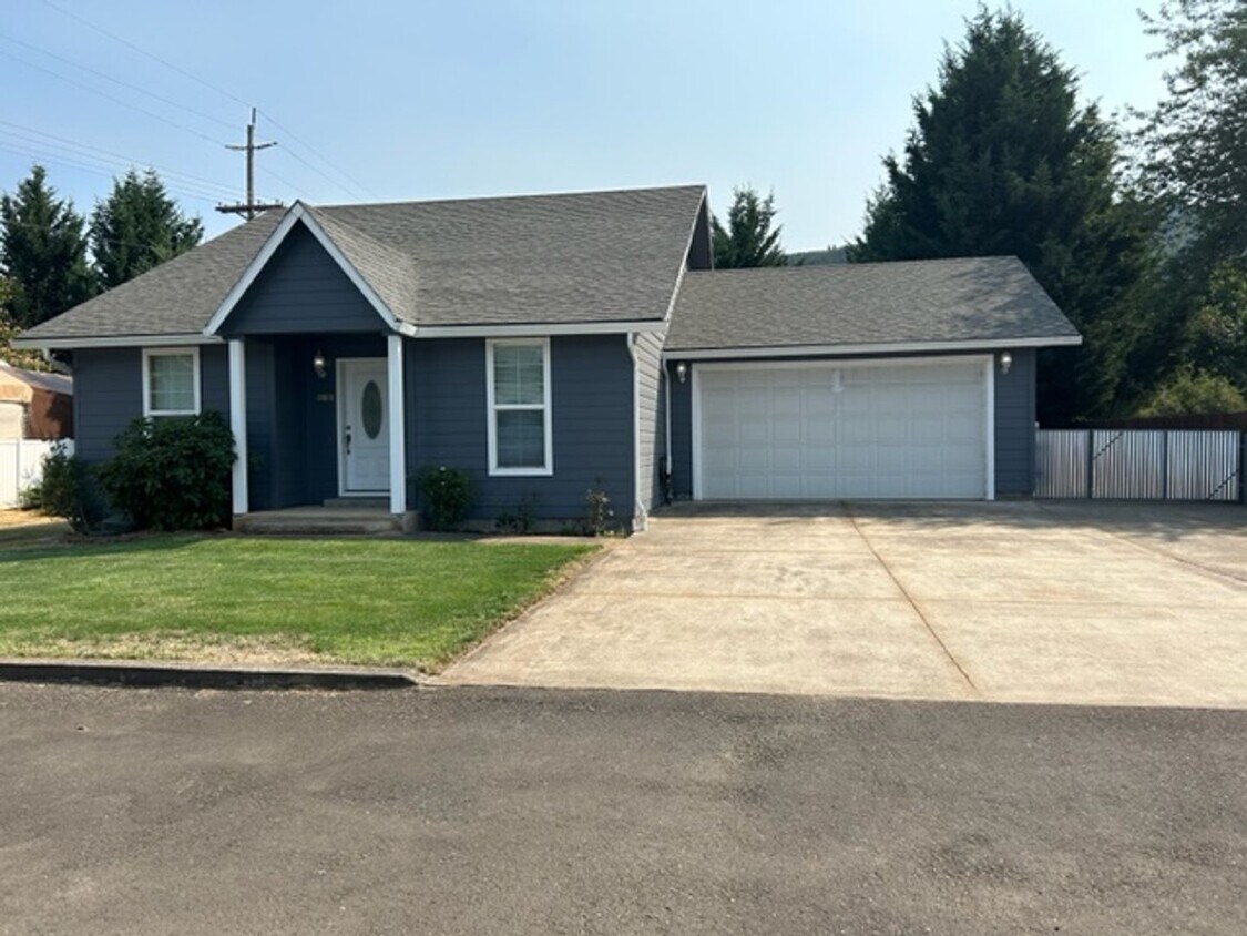 302 Harris Ave, Drain, OR 97435 House Rental in Drain, OR