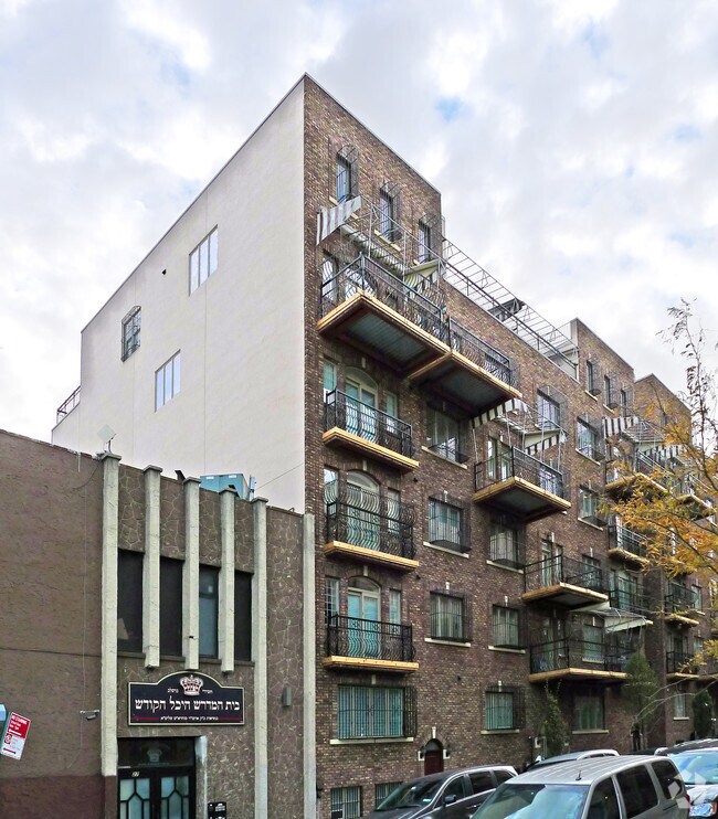 Building Photo - 39 Skillman St