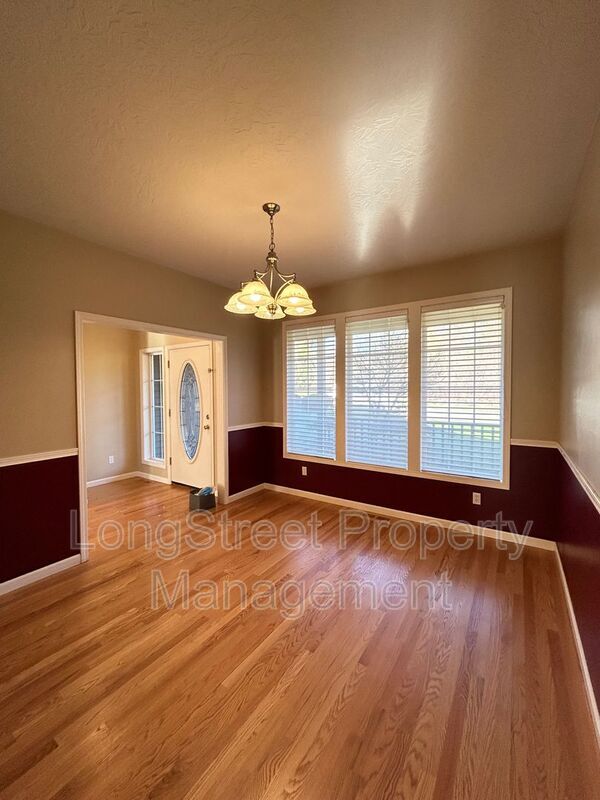 Foto del edificio - 852 Marilyn Dr