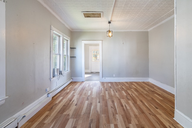 Building Photo - 11 Birch St