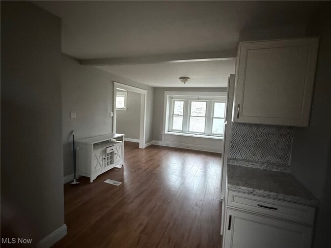 Foto del edificio - 33520 Bainbridge Rd