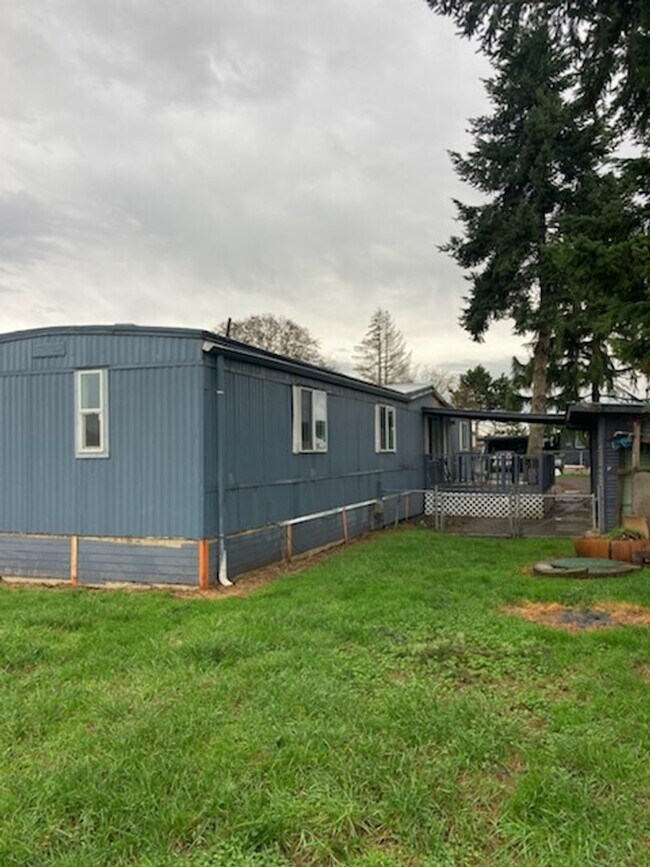 Building Photo - 727 Talbot Rd SE