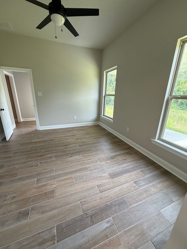 Foto del edificio - Move in Ready! Beautiful 3 Bedroom and 3 B...