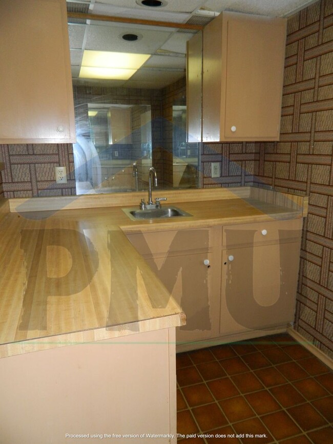 Foto del edificio - AVAILABLE NOW!!! 3-bed 1-Bath with 2-Car G...