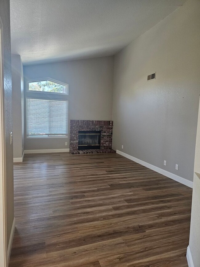 Building Photo - Beautiful Newly Remodeled Home Available Now!