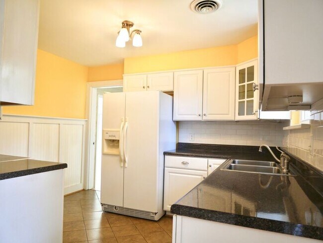 Building Photo - 6916 Monument Ave