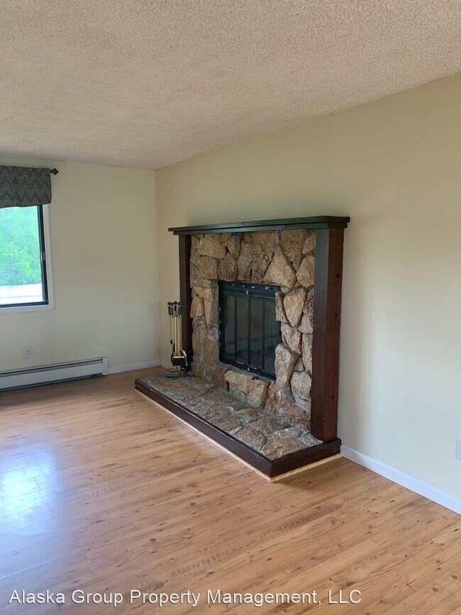 Building Photo - 5 br, 2 bath House - 13441 Venus Way