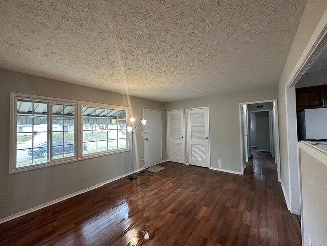 Photo - 933 Rochelle Dr House