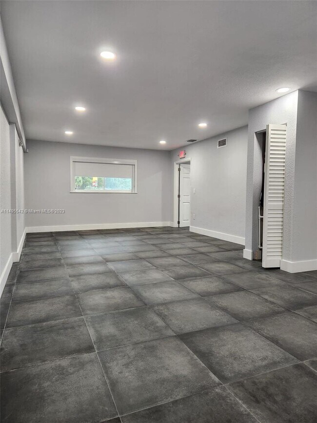 Foto del edificio - 404 W Oakland Park Blvd