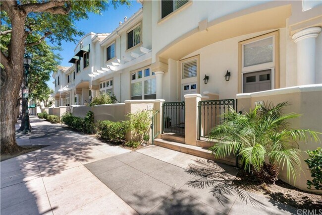 Foto del edificio - Amazing Downtown Torrance! - 3 bd / 2.5 ba...