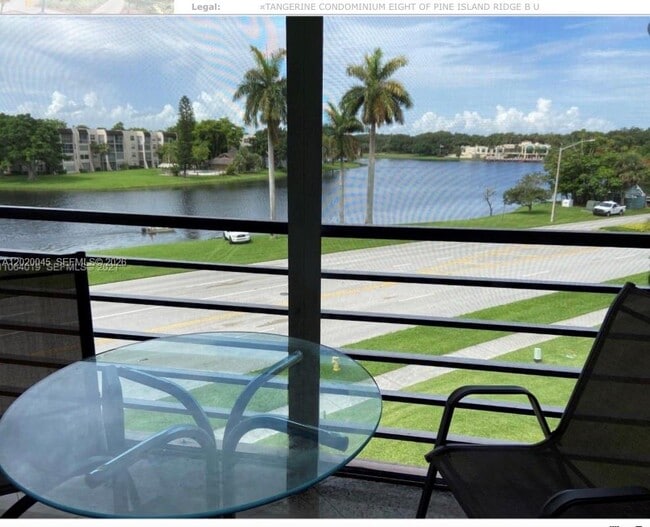 Foto del edificio - 9480 Tangerine Pl