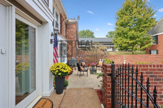 Building Photo - 5025 Hillsboro Pike