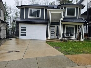 Building Photo - 8512 Forest Gate Dr