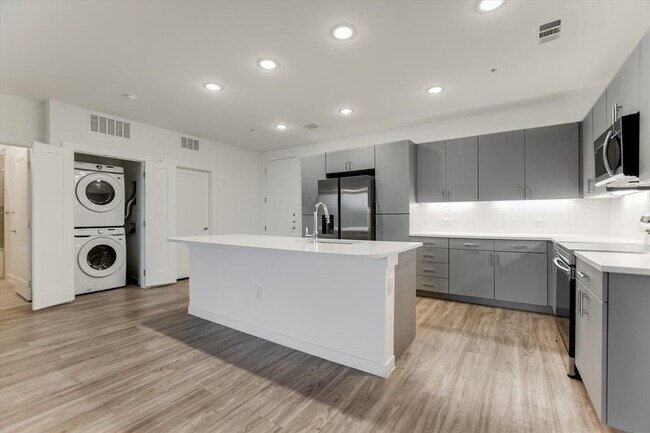 Foto del edificio - 4801 Springdale Rd