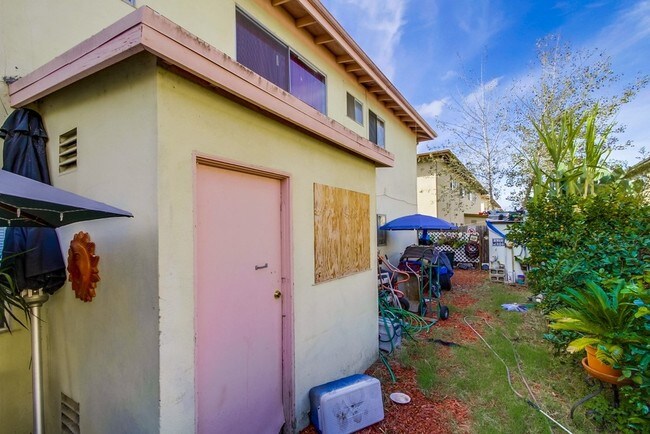 Foto del edificio - 8650-8656 Hurlbut St