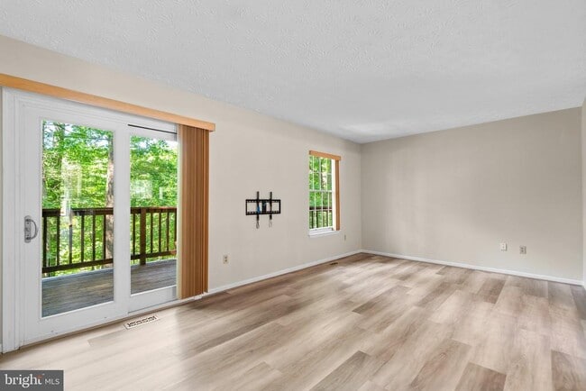 Building Photo - 15649 Mews Ct