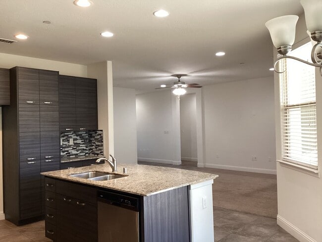 Building Photo - 814 S Bliss Ave