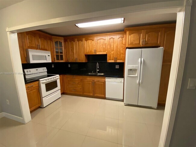 Foto del edificio - 7913 SW 104th St