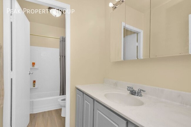 Building Photo - 2971 Deckebach Ave