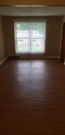 Sala de estar - 2440 Shannon Ave