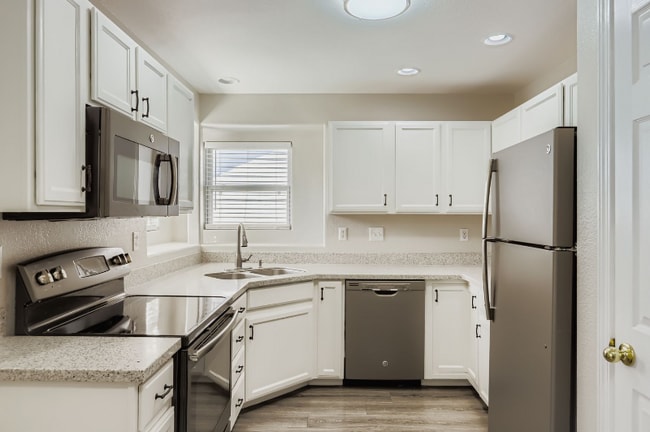 Building Photo - 304 Hemlock Dr