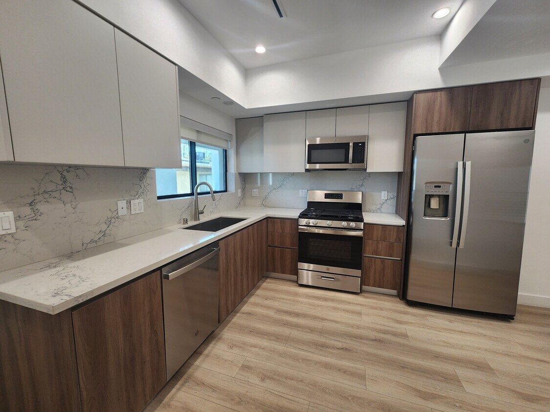 Foto principal - 6061 Fulton Ave