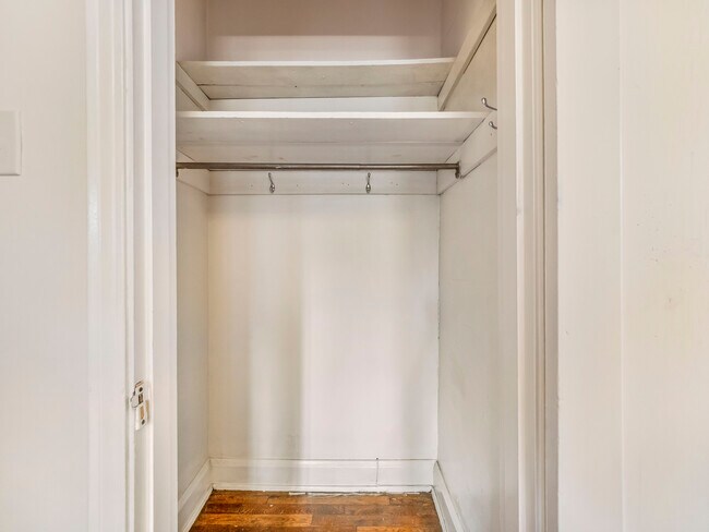 Foto del edificio - 5556 Covode St